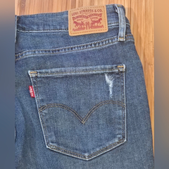 Levis Distressed 721 High Rise Blue Jeans - Picture 7 of 8